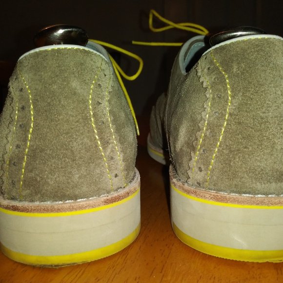 Grey Nubuck Johnston & Murphy Wingtips. Size: (8M) - Picture 3 of 4